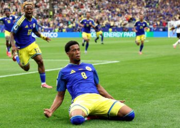 Comenencia comemora o primeiro gol de Curaçao em Copas do Mundo diante da Alemanha