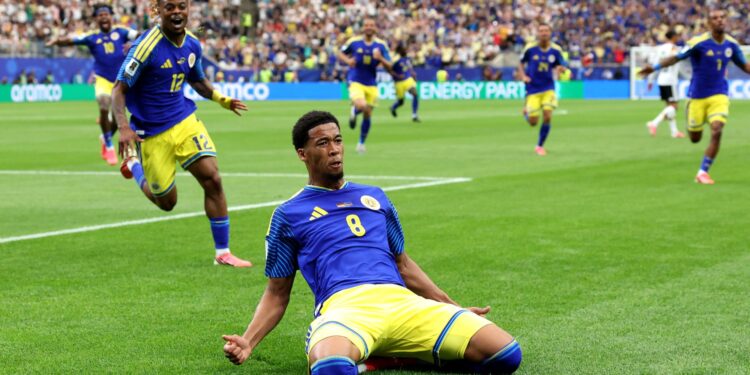 Comenencia comemora o primeiro gol de Curaçao em Copas do Mundo diante da Alemanha