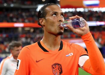 Van Dijk durante partida da Holanda na Copa do Mundo de 2026