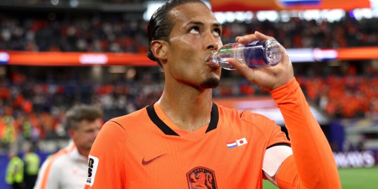 Van Dijk durante partida da Holanda na Copa do Mundo de 2026