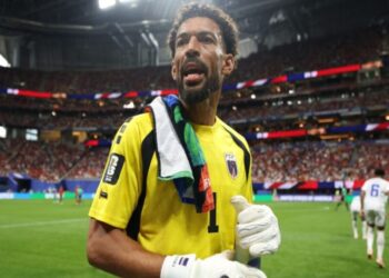 Vozinha atinge 17 milhões de seguidores e “caça” Flamengo no topo do Instagram