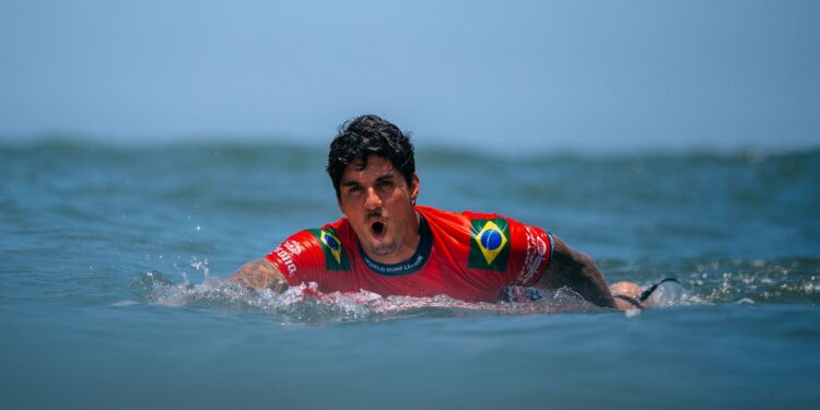Gabriel Medina é eliminado após tentativa de virada emocionante na etapa de Saquarema da WSL