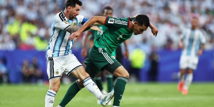 Argélia formalizou reclamação à Fifa após lance envolvendo Messi na derrota para a Argentina