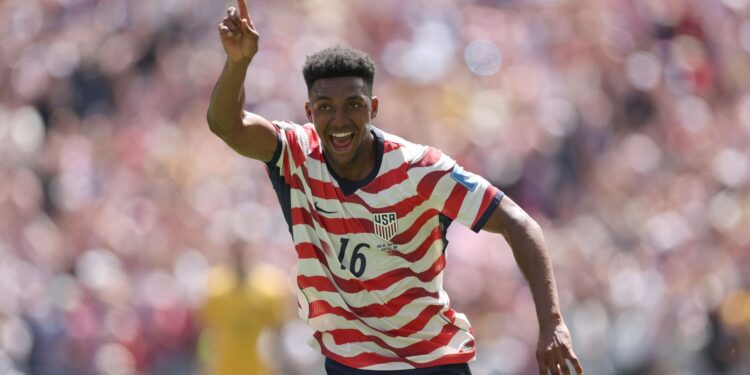 Estados Unidos comemoram um dos gols na vitória parcial sobre a Austrália pela Copa do Mundo