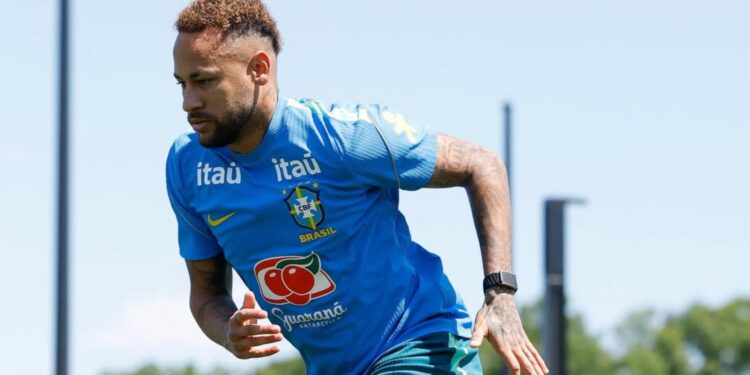 Neymar participa de treino da Seleção e anima elenco antes do jogo contra a Escócia