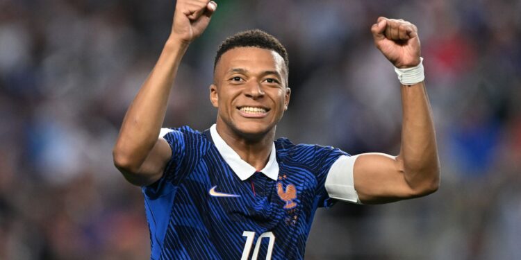 Mbappé comenta a disputa pela artilharia da Copa e evita comparação direta com Messi