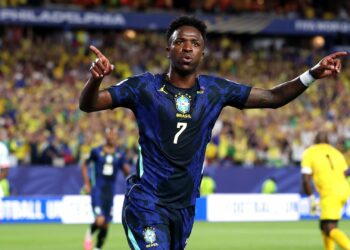 Técnico da Escócia destacou o talento de Vini Jr antes do duelo contra o Brasil