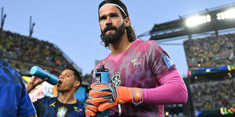 Alisson recebe elogio de Andy Robertson antes do duelo entre Brasil e Escócia na Copa do Mundo