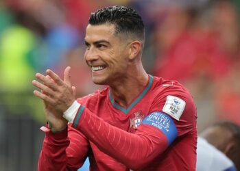 Comemora&ccedil;&atilde;o de Cristiano Ronaldo ap&oacute;s vit&oacute;ria de Portugal vira assunto e recebe coment&aacute;rio de Ibrahimovic