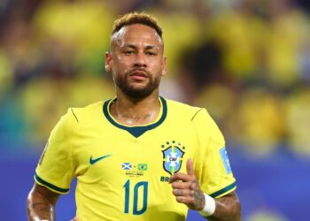 Neymar deve começar no banco contra o Japão