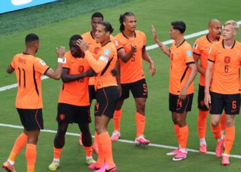 Holanda encara Marrocos em confronto eliminatório pela Copa do Mundo