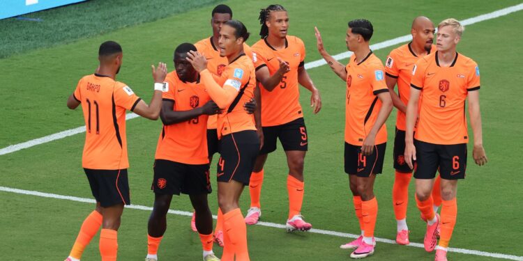 Holanda encara Marrocos em confronto eliminatório pela Copa do Mundo