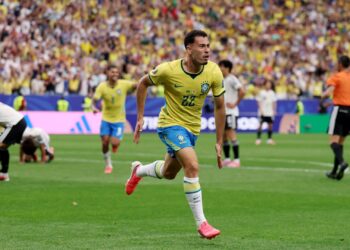 Brasil comemora a virada sobre o Japão e a classificação às oitavas de final da Copa do Mundo
