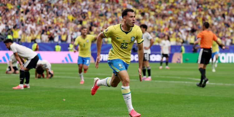 Brasil comemora a virada sobre o Japão e a classificação às oitavas de final da Copa do Mundo