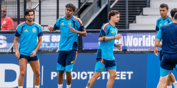 Espanha e Arábia Saudita se enfrentam neste domingo, 21, às 13h (horário de Brasília), a partida terá transmissão ao vivo da CazéTV.