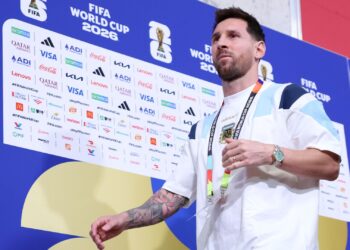 Lionel Messi na chegada da delegação da Argentina para o jogo contra a Argélia