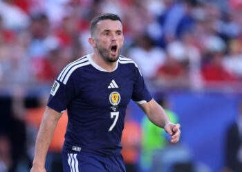John McGinn, jogador da Escócia reprovou qualquer plano conservador para garantir a classificação entre os melhores terceiros colocados.