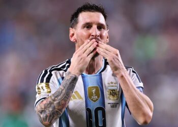 Lionel Messi, o maior artilheiro da história das Copas, comemorando gol contra a Argélia