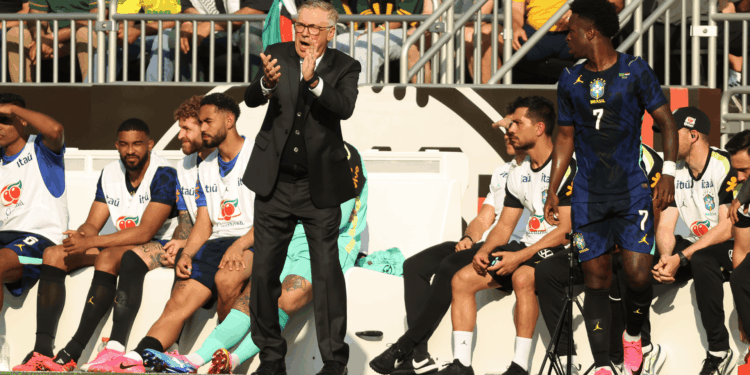 A poucos dias da estreia na Copa do Mundo de 2026, Ancelotti segue sem revelar qual será a escalação da Seleção para enfrentar Marrocos.