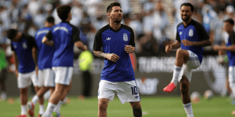 Argentina confirma retorno de Messi e prepara mudanças para amistoso