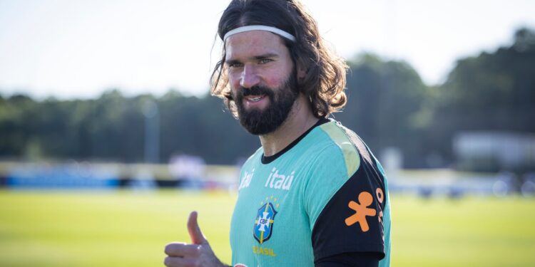 Alisson, goleiro da Seleção Brasileira, durante treinamento (Crédito: Getty Images)