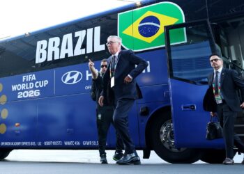 Carlo Ancelotti chegando para a partida entre Brasil e Haiti