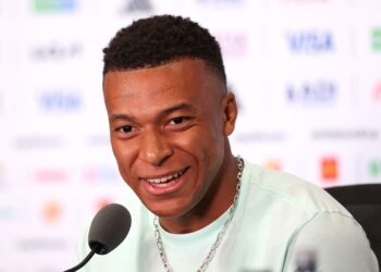 Mbappé alcança 100 partidas pela seleção francesa, falou sobre a disputa pela artilharia histórica dos Mundiais e não poupou elogios a Messi.