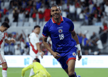 A camisa do Haiti para a Copa do Mundo de 2026 virou alvo de pol&ecirc;mica ap&oacute;s a Fifa solicitar altera&ccedil;&otilde;es no uniforme.