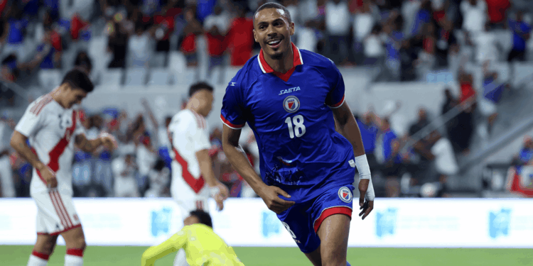 A camisa do Haiti para a Copa do Mundo de 2026 virou alvo de polêmica após a Fifa solicitar alterações no uniforme.