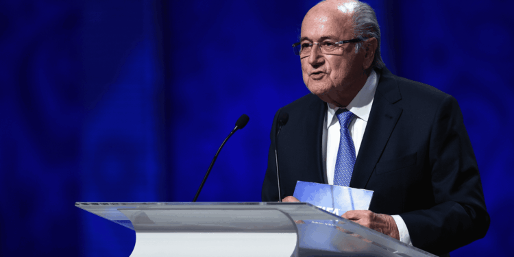 O ex-presidente da Fifa, Blatter, criticou a Fifa e Gianni Infantino após árbitro ser impedido de entrar nos Estados Unidos.