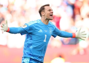 Manuel Neuer comemorando gol da Alemanha