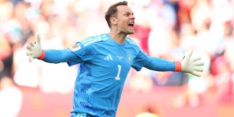 Manuel Neuer comemorando gol da Alemanha