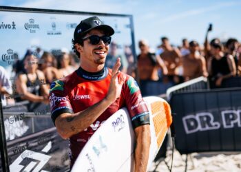 Yago Dora venceu a etapa de Saquarema da WSL ao superar o italiano Leonardo Fioravanti na grande final