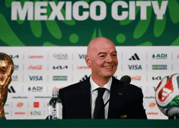 A Fifa revelou o salário de Infantino. Segundo o relatório de transparência da entidade, ele recebeu uma remuneração de 4,8 milhões de dólares.