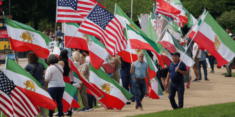 Porta-voz do governo iraniano critica tratamento dado às delegações nos Estados Unidos e elogia recepção do México durante o Mundial