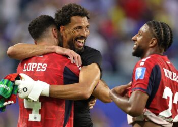 Jogadores de Cabo Verde comemorando empate histórico contra o Uruguai