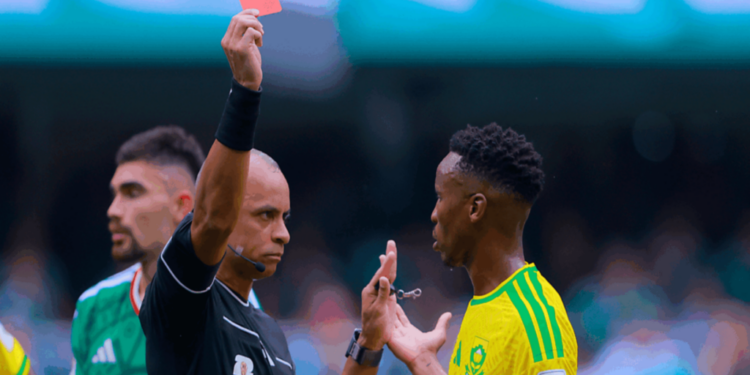 Wilton Pereira Sampaio quebra recorde de 36 anos entre jogos com mais expulsões em Copas