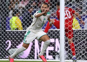 Gouiri comemorando o gol da vitória da Argélia