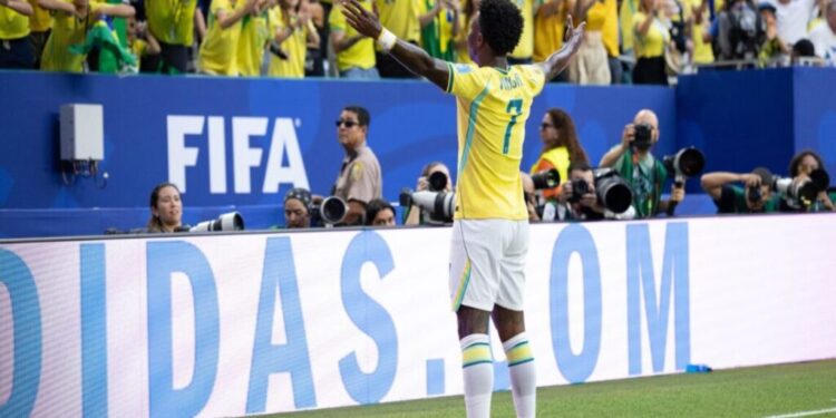 Vini Jr se une a Pelé e Zico e repete feito que terminou em 3 títulos de Copa ao Brasil
