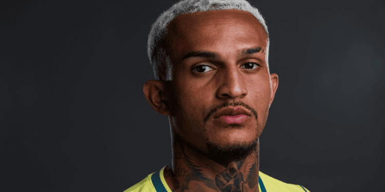 Wesley usou as redes sociais para se manifestar após ser cortado da Seleção Brasileira para a Copa do Mundo.