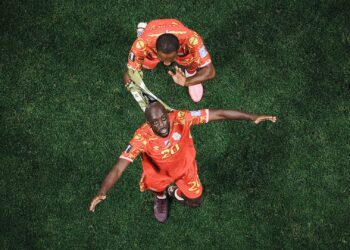 Yoane Wissa comemorando classifica&ccedil;&atilde;o hist&oacute;rica da RD Congo na Copa do Mundo