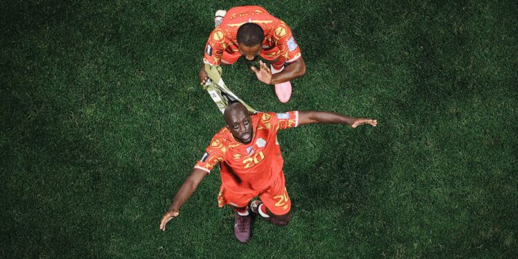 Yoane Wissa comemorando classificação histórica da RD Congo na Copa do Mundo