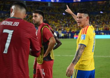 James Rodríguez e Cristiano Ronalo, após Portugal x Colômbia