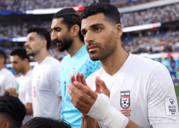 O capitão Mehdi Taremi e o auxiliar técnico do Irã foram retidos no aeroporto de Los Angeles por questões relacionadas à documentação.