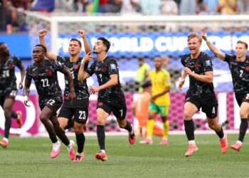 Comemoração do gol de Eustáquio, que classificou o Canadá para as oitavas de final da Copa do Mundo