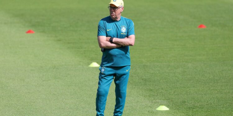 Carlo Ancelotti durante último treinamento da Seleção Brasileira