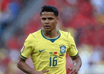 Douglas Santos comentou os gols sofridos pela equipe nos últimos jogos e garantiu que o grupo está focado em evoluir.