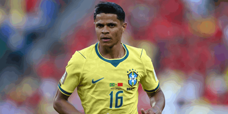 Douglas Santos comentou os gols sofridos pela equipe nos últimos jogos e garantiu que o grupo está focado em evoluir.