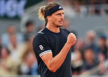 Zverev celebra classificação à semifinal de Roland Garros