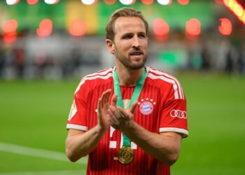 Harry Kane acredita que a temporada com mais de 60 gols o coloca entre os favoritos à Bola de Ouro
